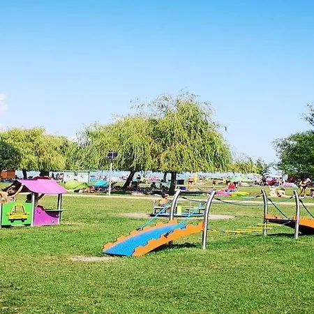 Strandi Apartmanok- Boglarka * Balatonmariafurdo