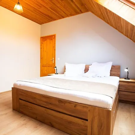Strandi Apartmanok- Boglarka Apartment